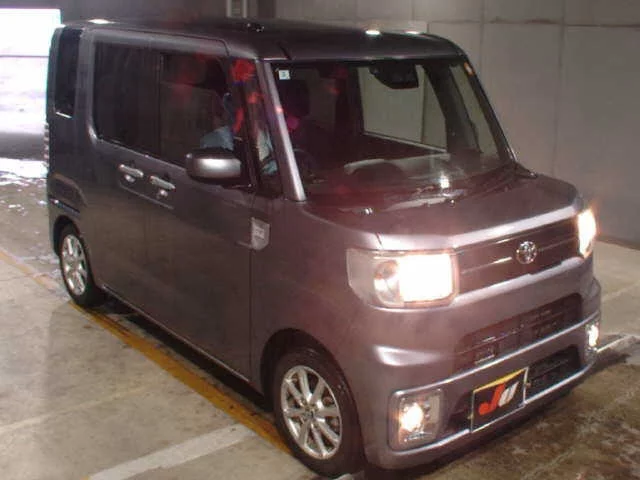 Toyota Pixis Mega LA700A 2021